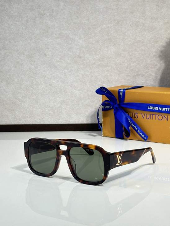 Picture of Louis Vuitton Sunglasses _SKUfw76300933fw